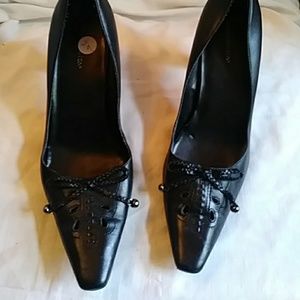 Worthington black leather pumps- sz 9M z